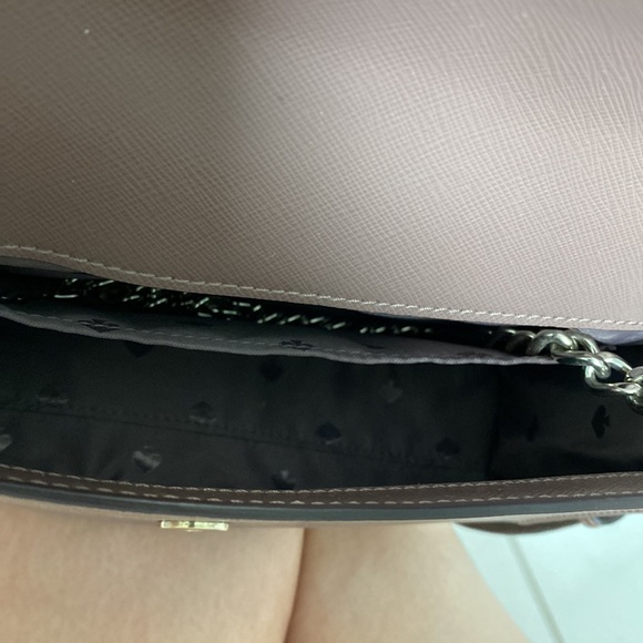 Kate Spade crossbody with removable and adjustable should strap. - Picture 8 of 10
